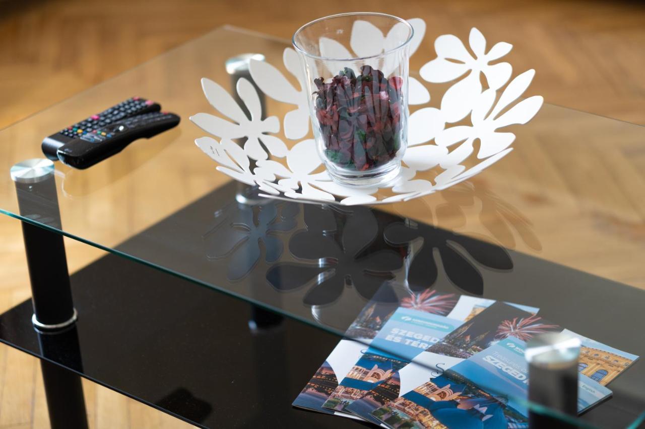Biztos Kucko Apartment Szeged Luaran gambar